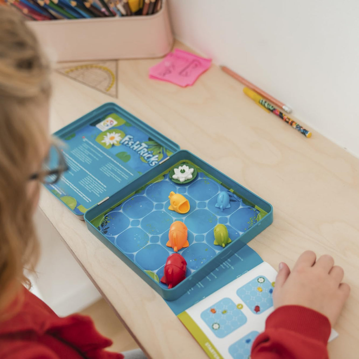 SmartGames FishTricks Metal Box Travel Game with 48 Challenges for Ages 5 - Adult