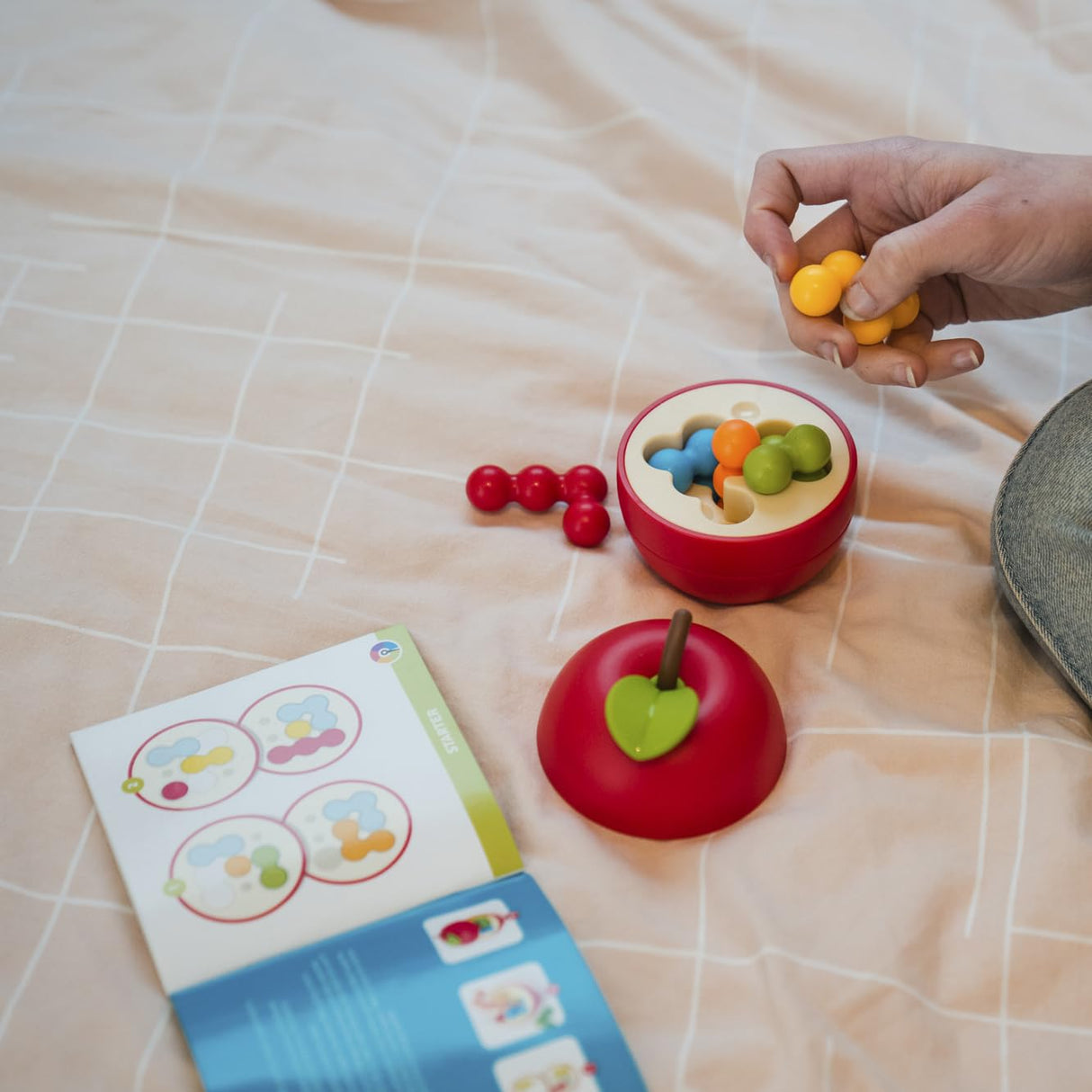 Apple Puzzler 3D Logic Game with 80 Challenges for Ages 8 - Adult. Fit The Worms and Close The Apple!