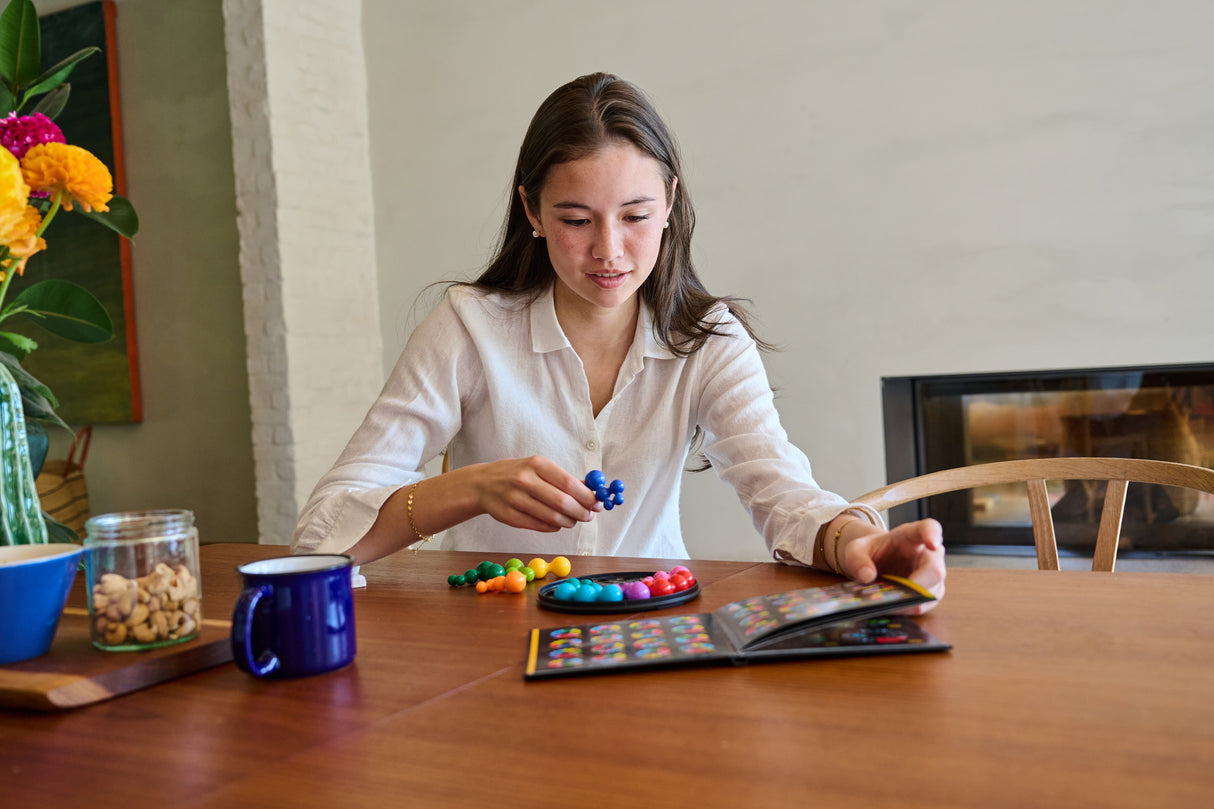 SmartGames IQ Deluxe: Circle - 120 Challenges Featuring a Deluxe Travel Case for Ages 14 - Adult