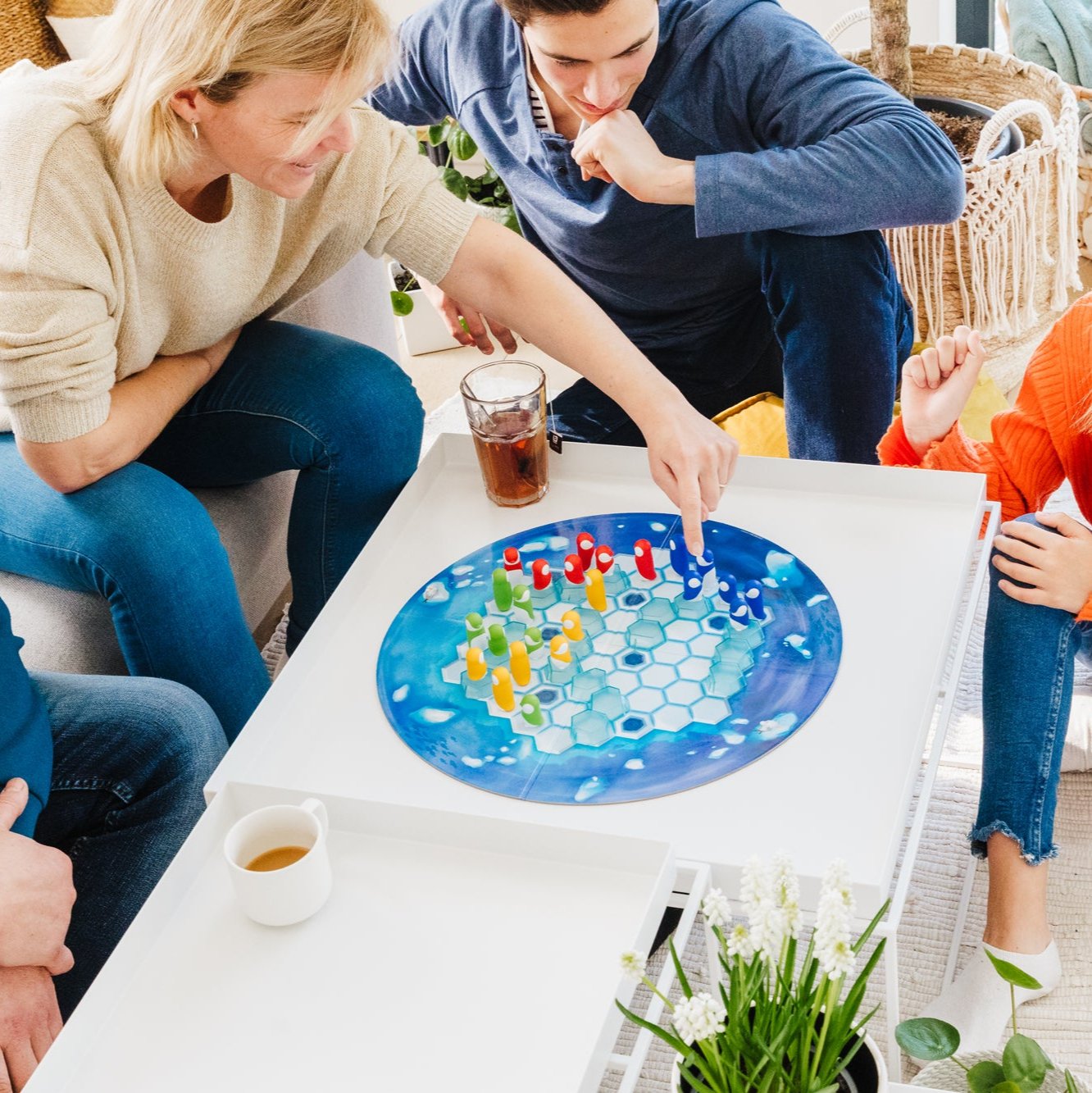 Penguins Huddle Up Game for 2-4 Players Ages 6+ – Smart Toys and Games