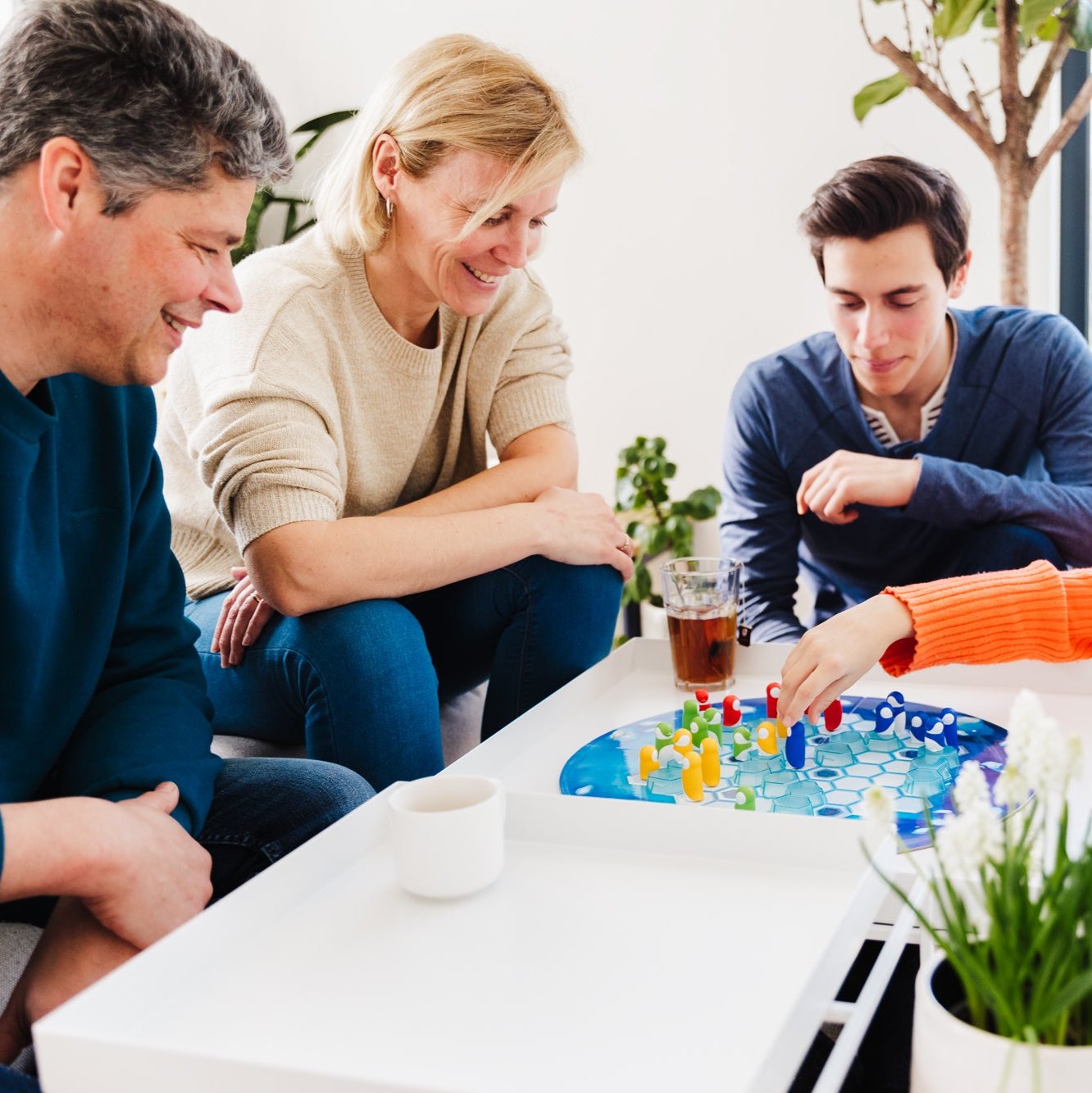 Penguins Huddle Up Game for 2-4 Players Ages 6+ – Smart Toys and Games